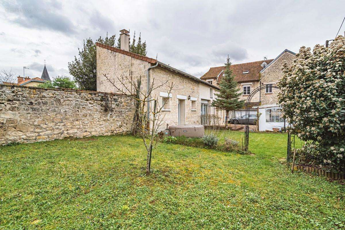 Appartement à VAILLY-SUR-AISNE