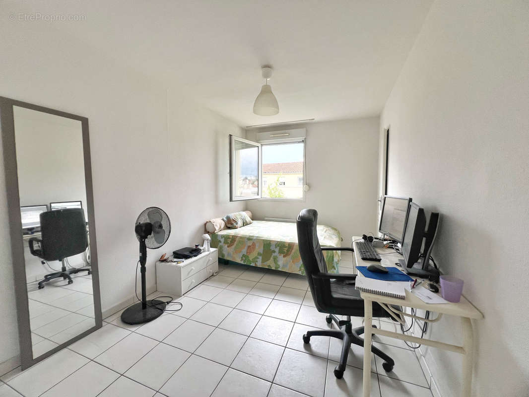 Appartement à PIERRE-BENITE