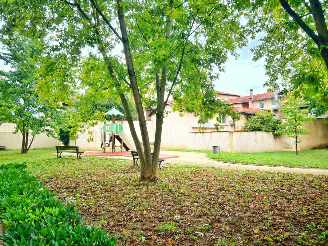 Appartement à PIERRE-BENITE