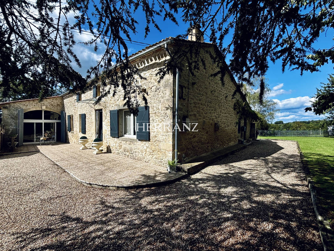 Maison à SAINT-ANTOINE-DU-QUEYRET