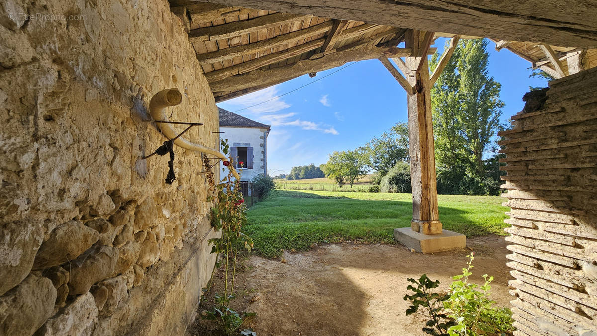 Maison à SEYCHES