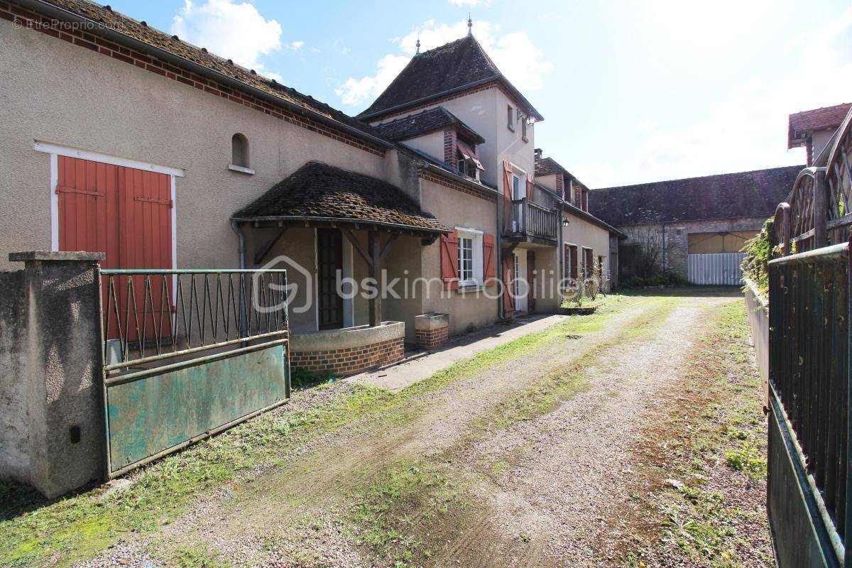 Maison à CHATENAY-SUR-SEINE