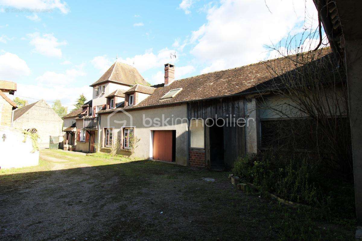 Maison à CHATENAY-SUR-SEINE