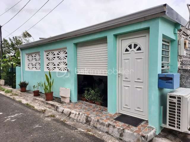 Maison à LES ABYMES