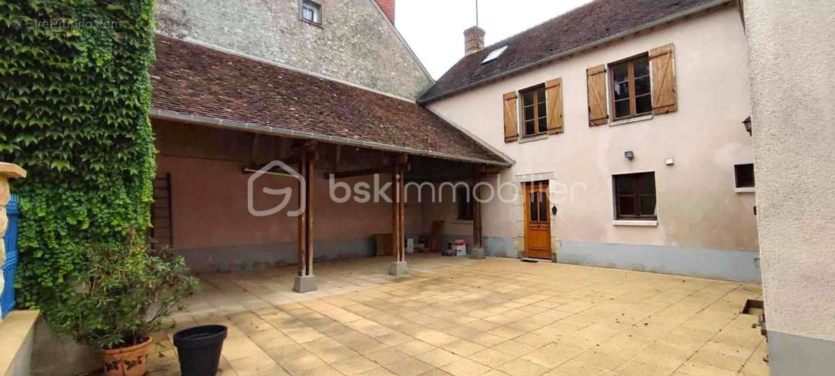 Maison à BEAUNE-LA-ROLANDE