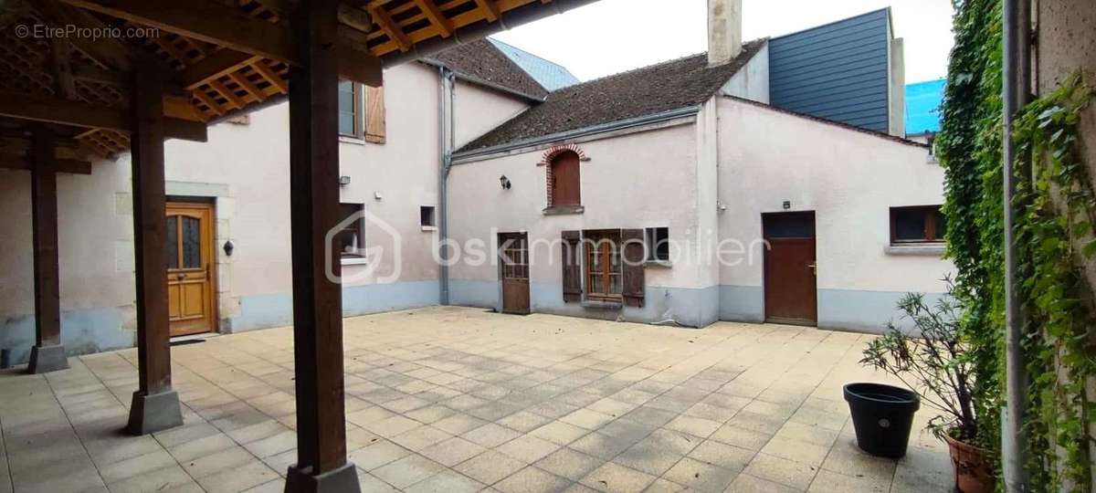 Maison à BEAUNE-LA-ROLANDE