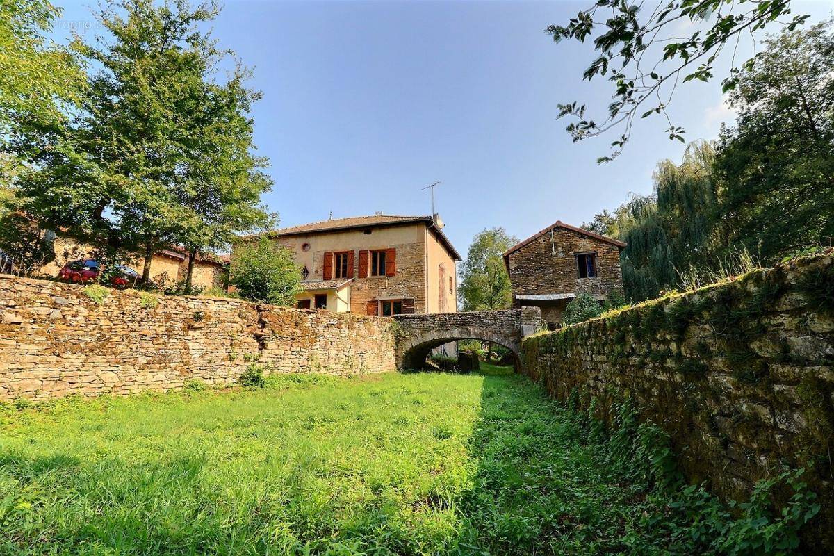 Maison à CLUNY