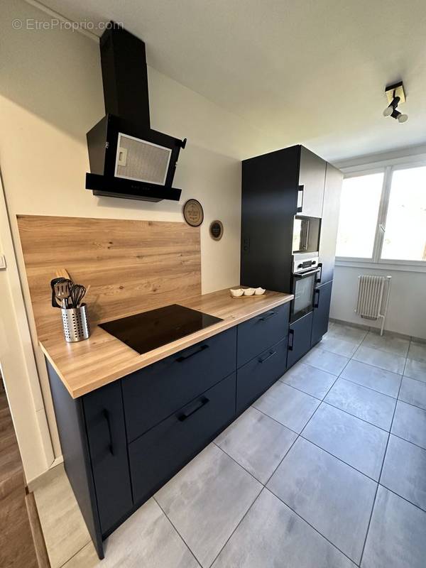 cuisine indépendante equipée - Appartement à MARSEILLE-9E