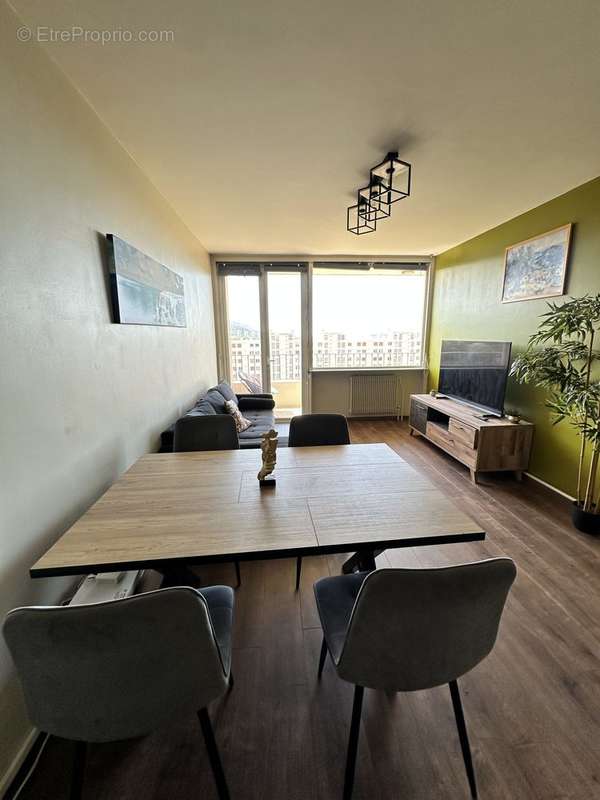 Salon / séjour  - Appartement à MARSEILLE-9E