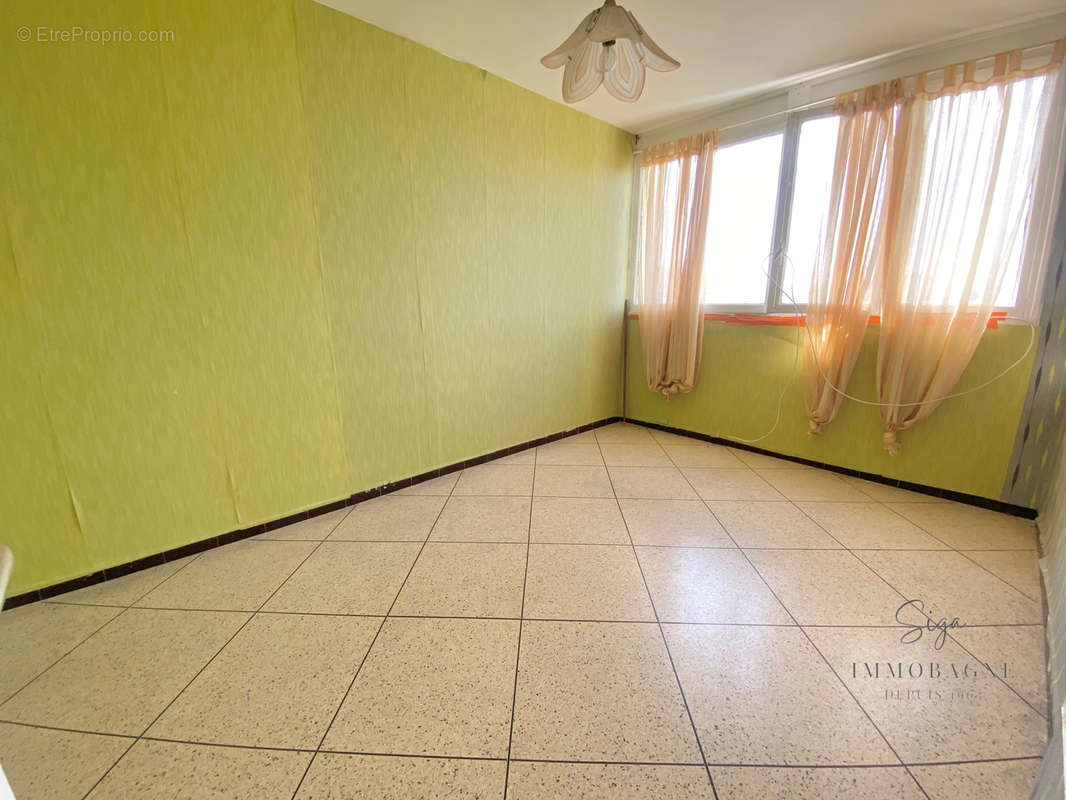 Appartement à MARSEILLE-3E