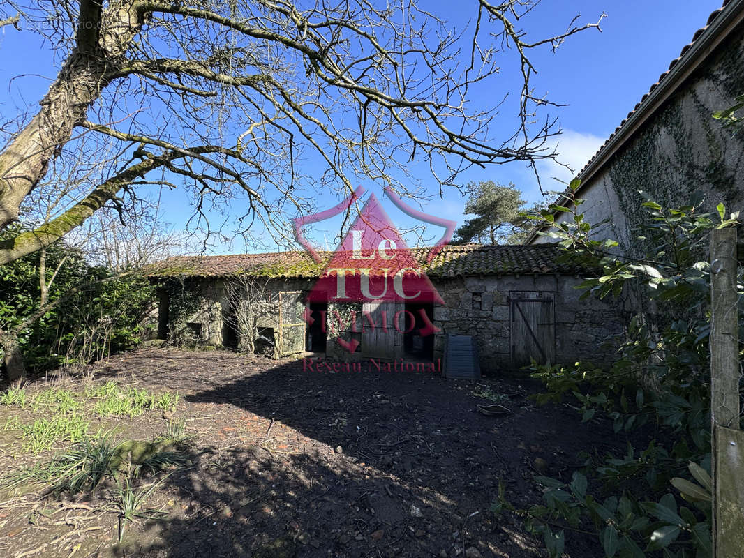 Maison à VERNOUX-EN-GATINE