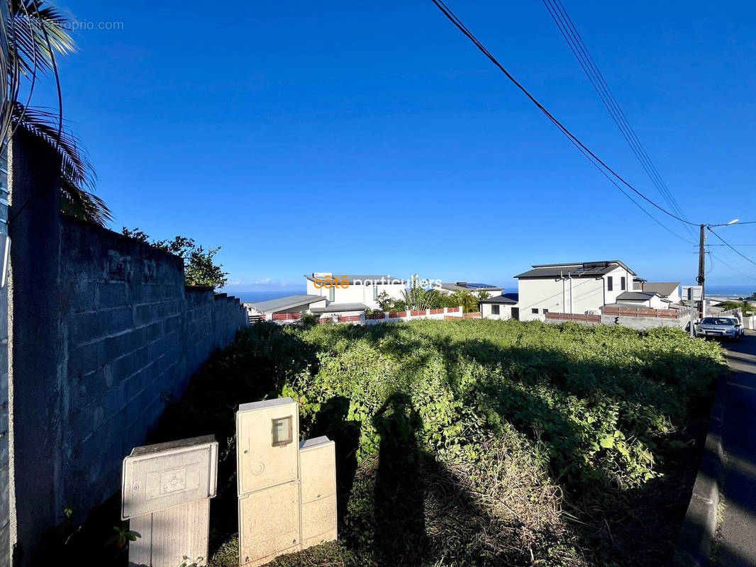 Terrain à SAINT-PIERRE