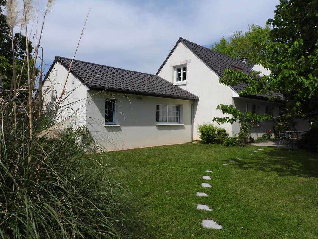 Maison à FEROLLES-ATTILLY