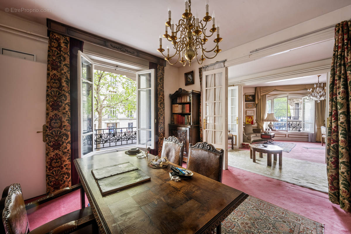 Appartement à PARIS-7E