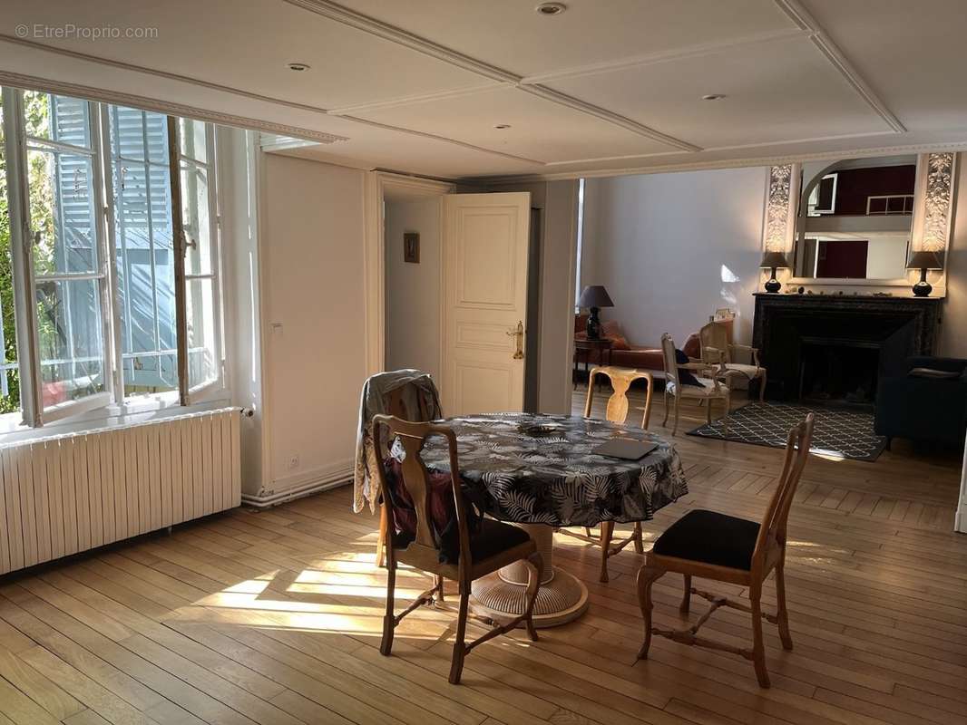 Appartement à PARIS-14E