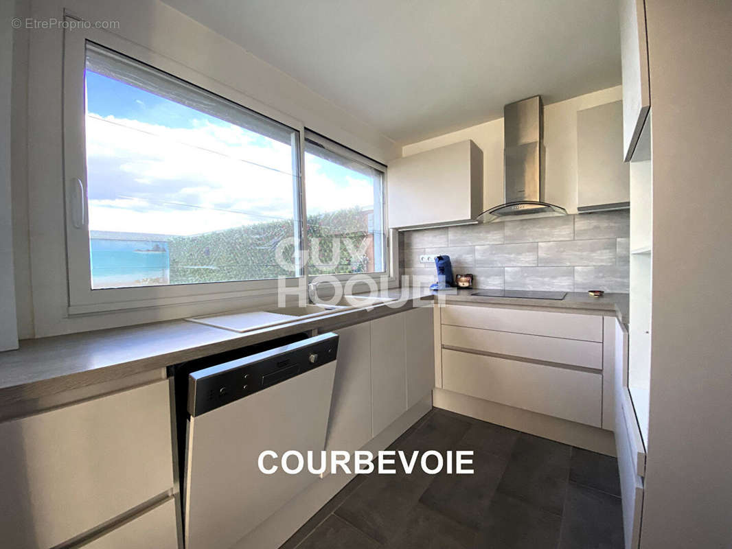 Appartement à COURBEVOIE