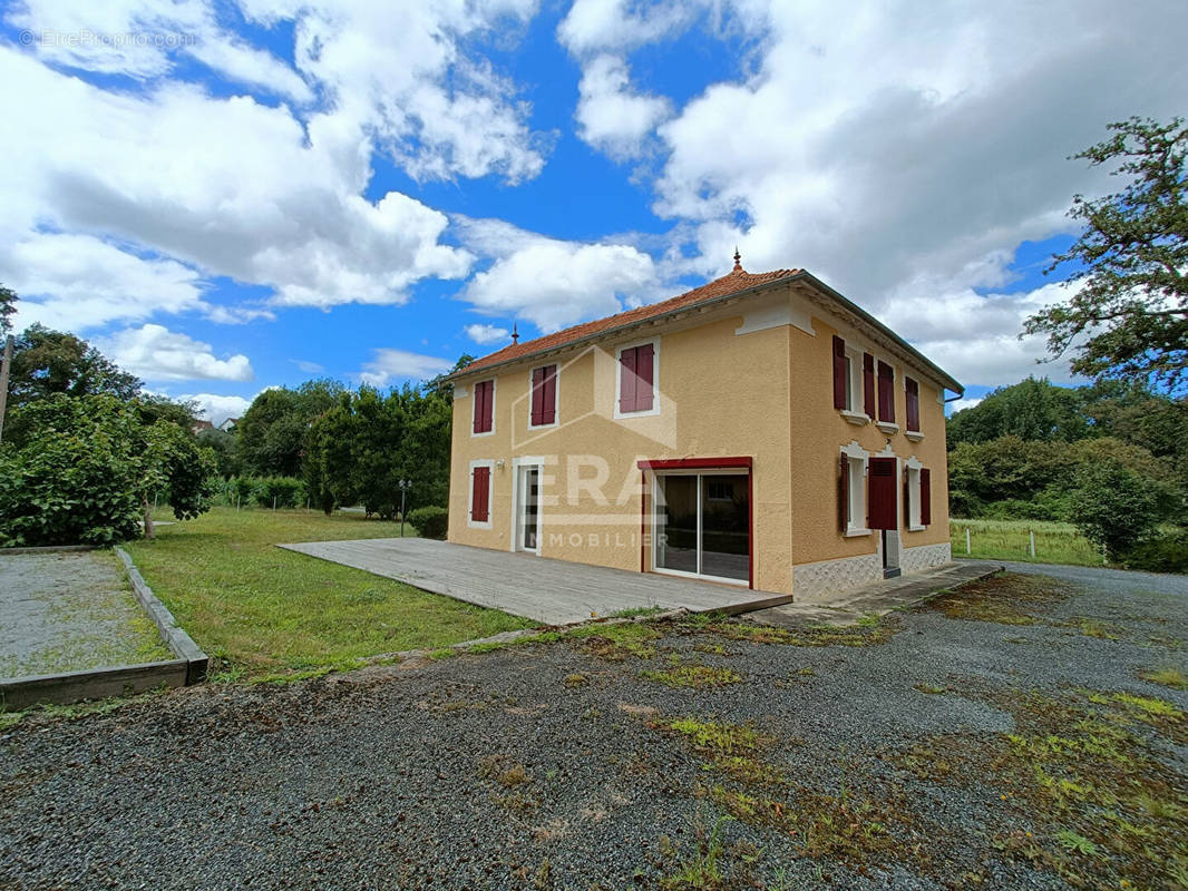 Maison à MAZEROLLES