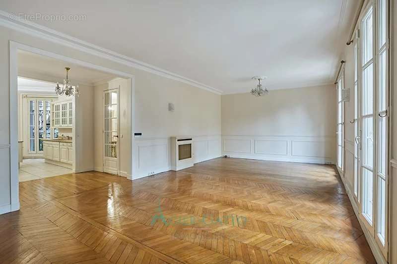 Appartement à PARIS-7E