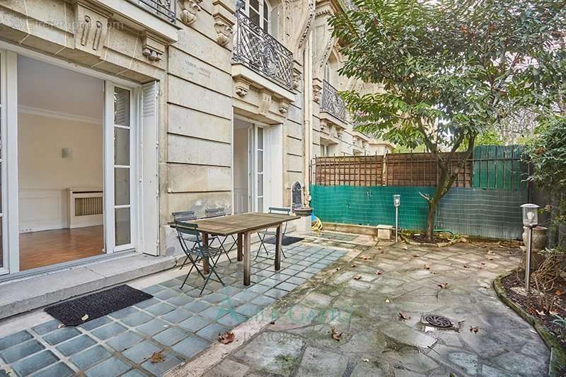 Appartement à PARIS-7E