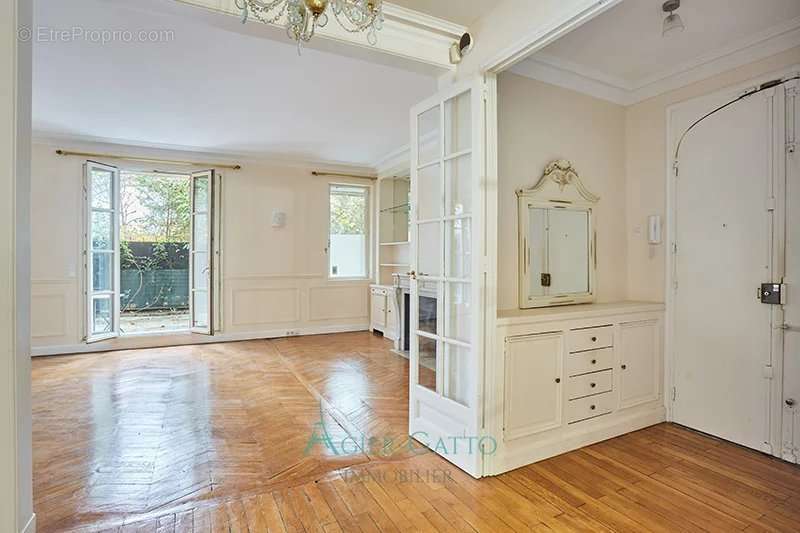 Appartement à PARIS-7E