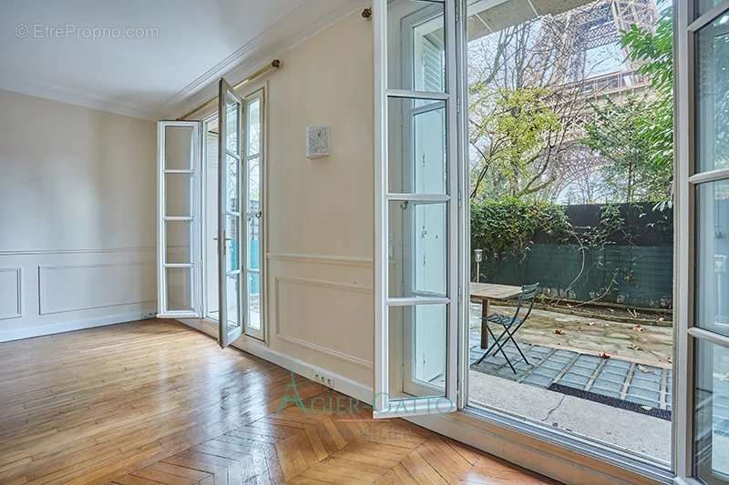 Appartement à PARIS-7E