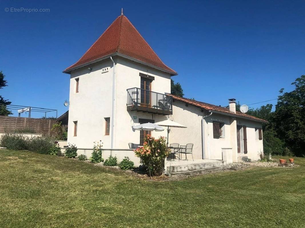 Maison à NANTEUIL-AURIAC-DE-BOURZAC