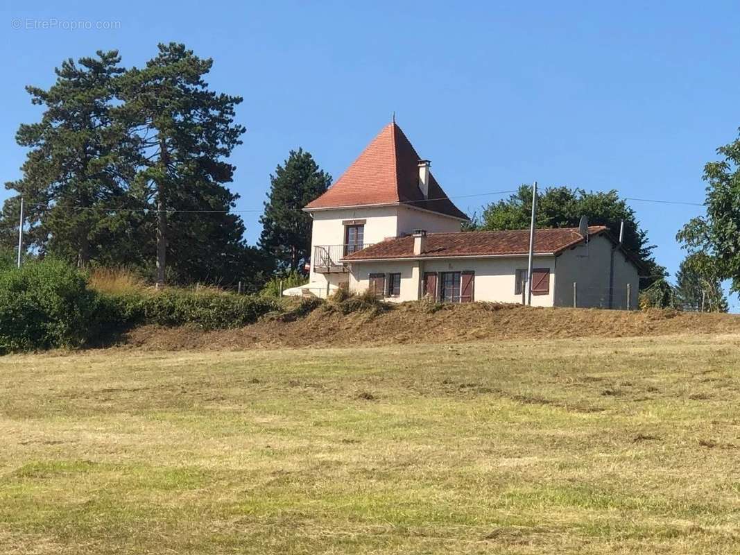 Maison à NANTEUIL-AURIAC-DE-BOURZAC