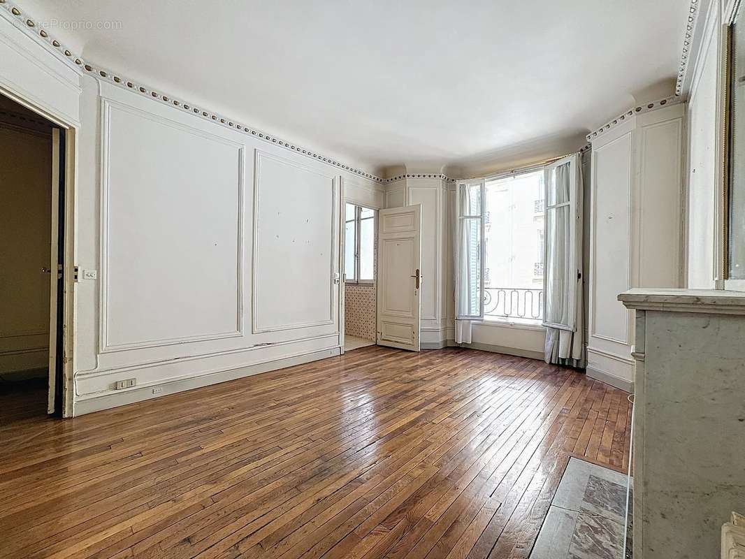 Appartement à PARIS-7E