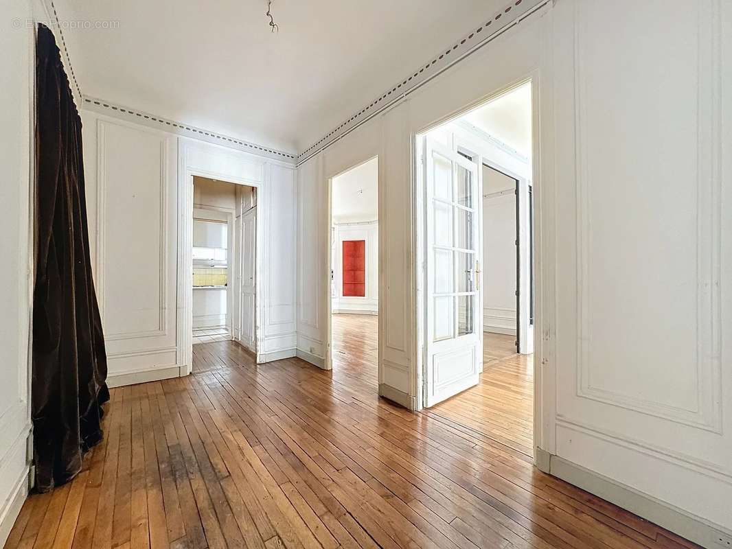 Appartement à PARIS-7E