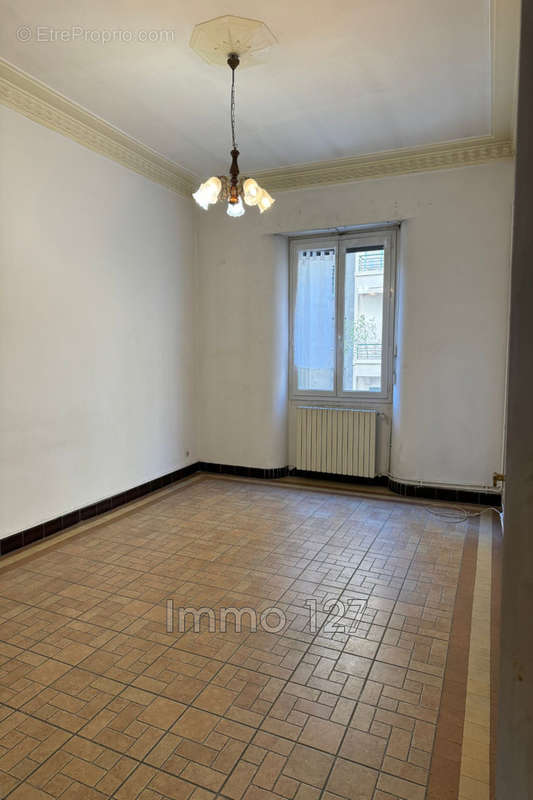 Appartement à MARSEILLE-4E