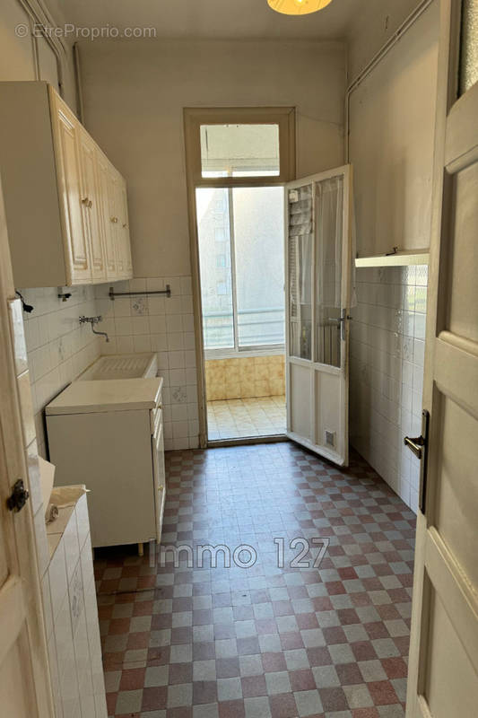 Appartement à MARSEILLE-4E