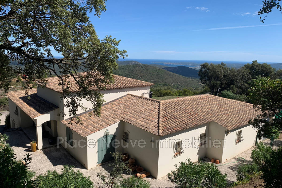 Maison à LA GARDE-FREINET