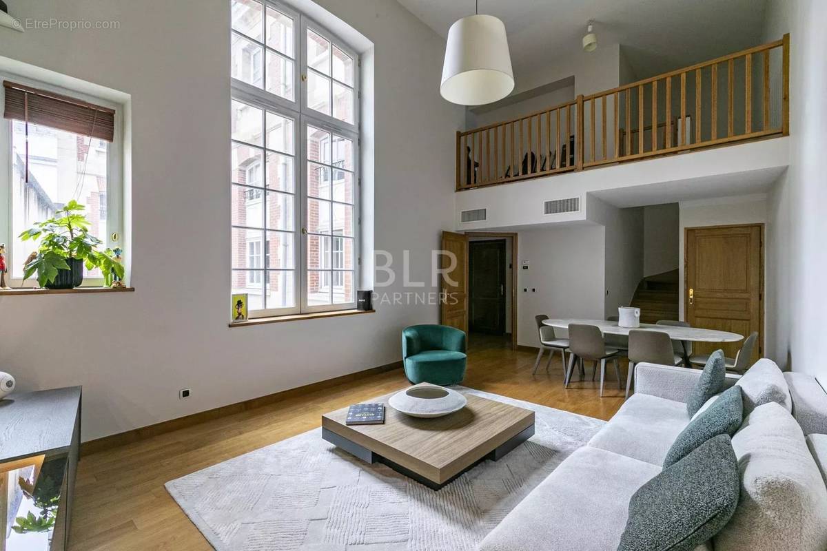 Appartement à PARIS-8E