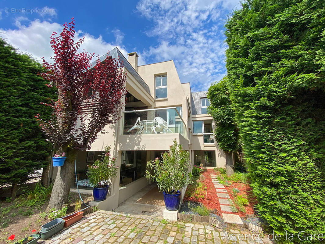 Maison à SARTROUVILLE