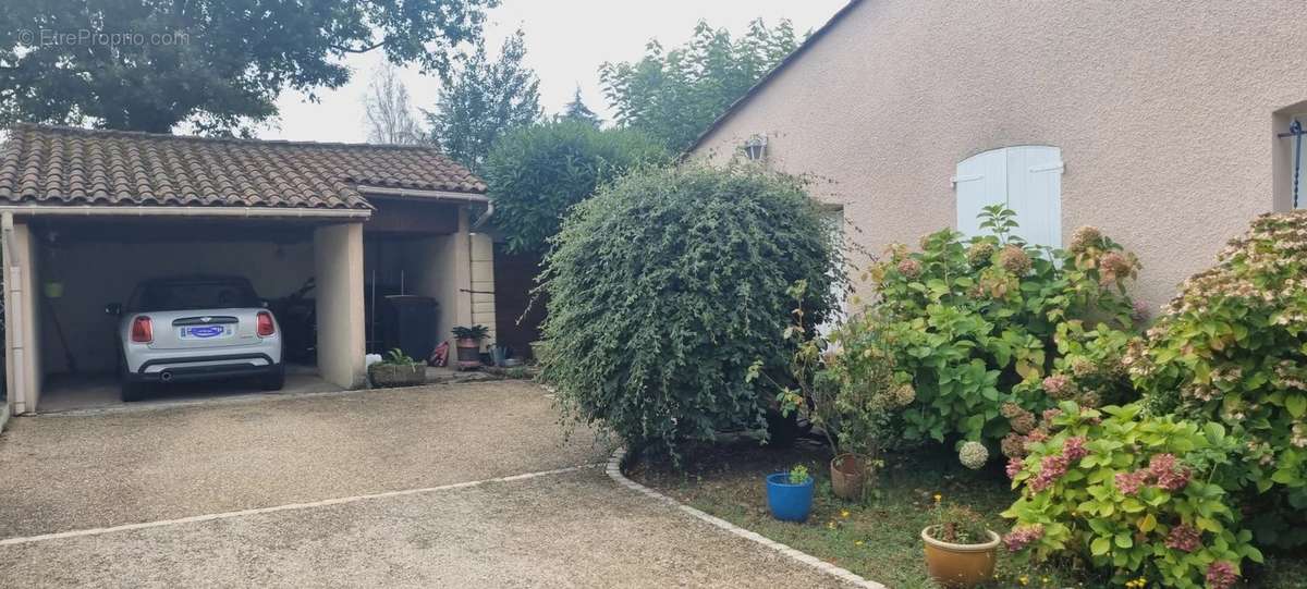 Maison à SAINT-YRIEIX-SUR-CHARENTE