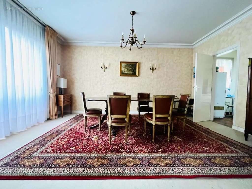 Appartement à PARIS-7E