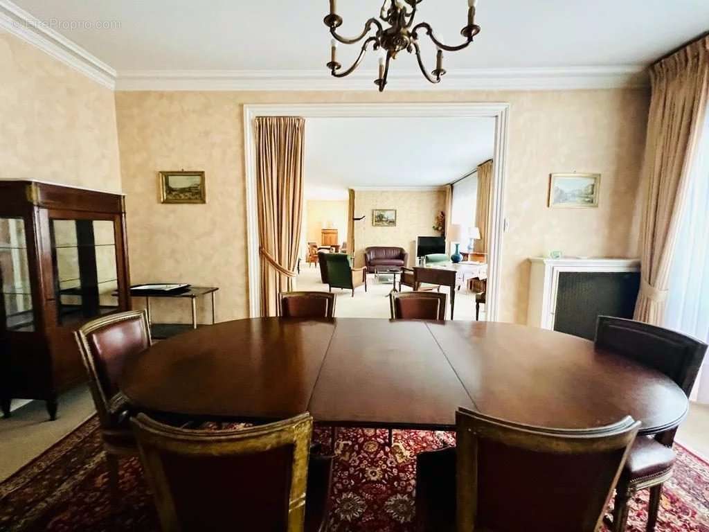 Appartement à PARIS-7E