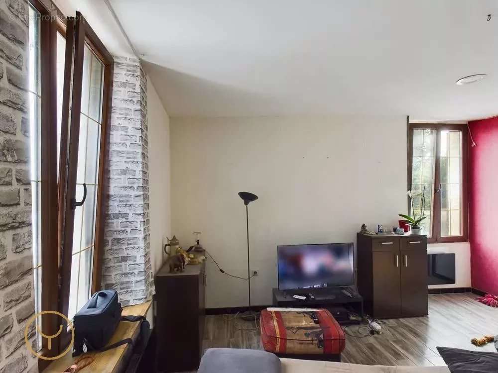 Appartement à MAIZIERES-LA-GRANDE-PAROISSE