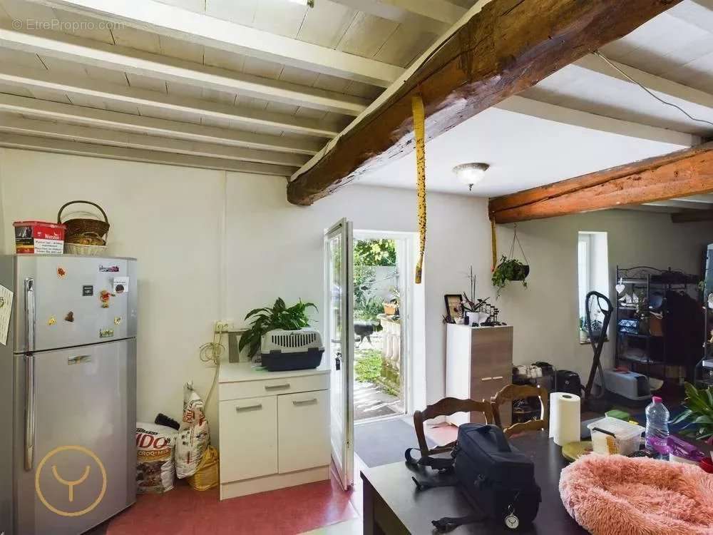 Appartement à MAIZIERES-LA-GRANDE-PAROISSE