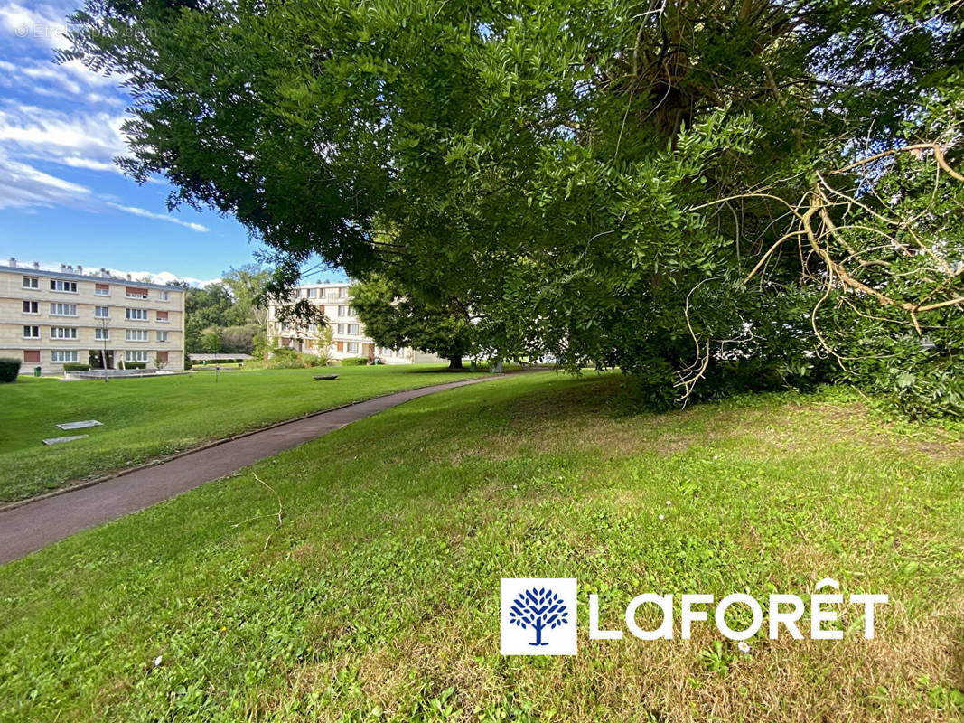 Appartement à SAINTE-GENEVIEVE-DES-BOIS