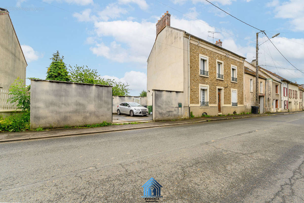 Maison à LIZY-SUR-OURCQ