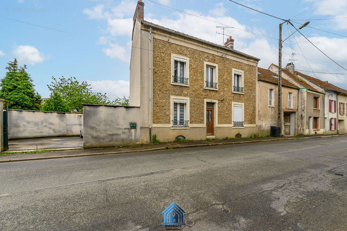 Maison à LIZY-SUR-OURCQ