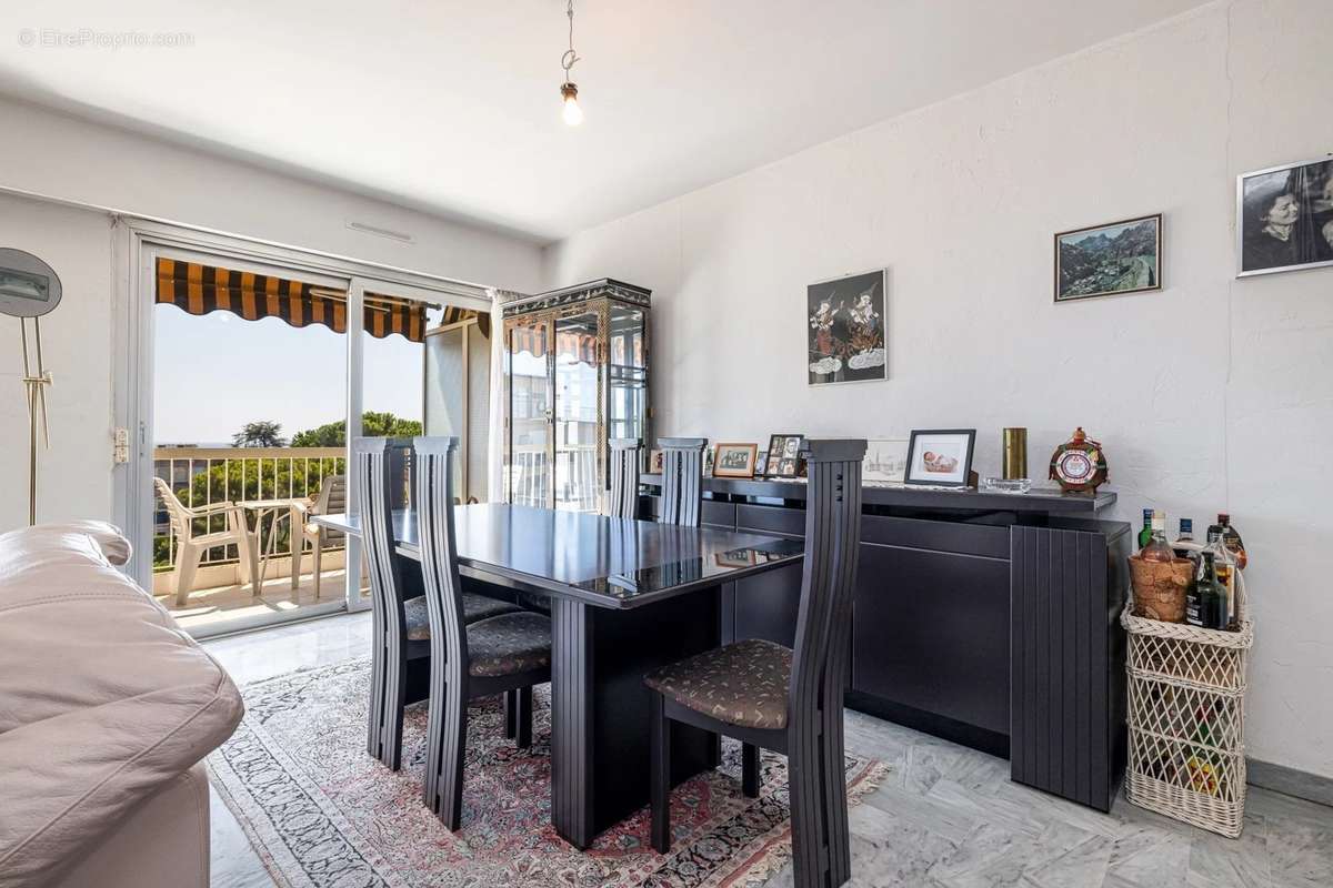 Appartement à SAINT-LAURENT-DU-VAR