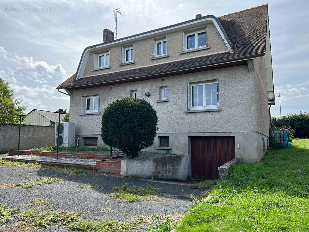 Maison à LES TROIS-MOUTIERS