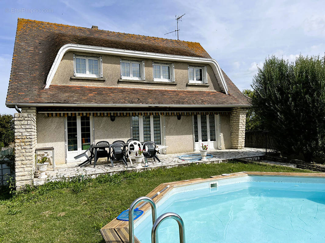 Maison à LES TROIS-MOUTIERS