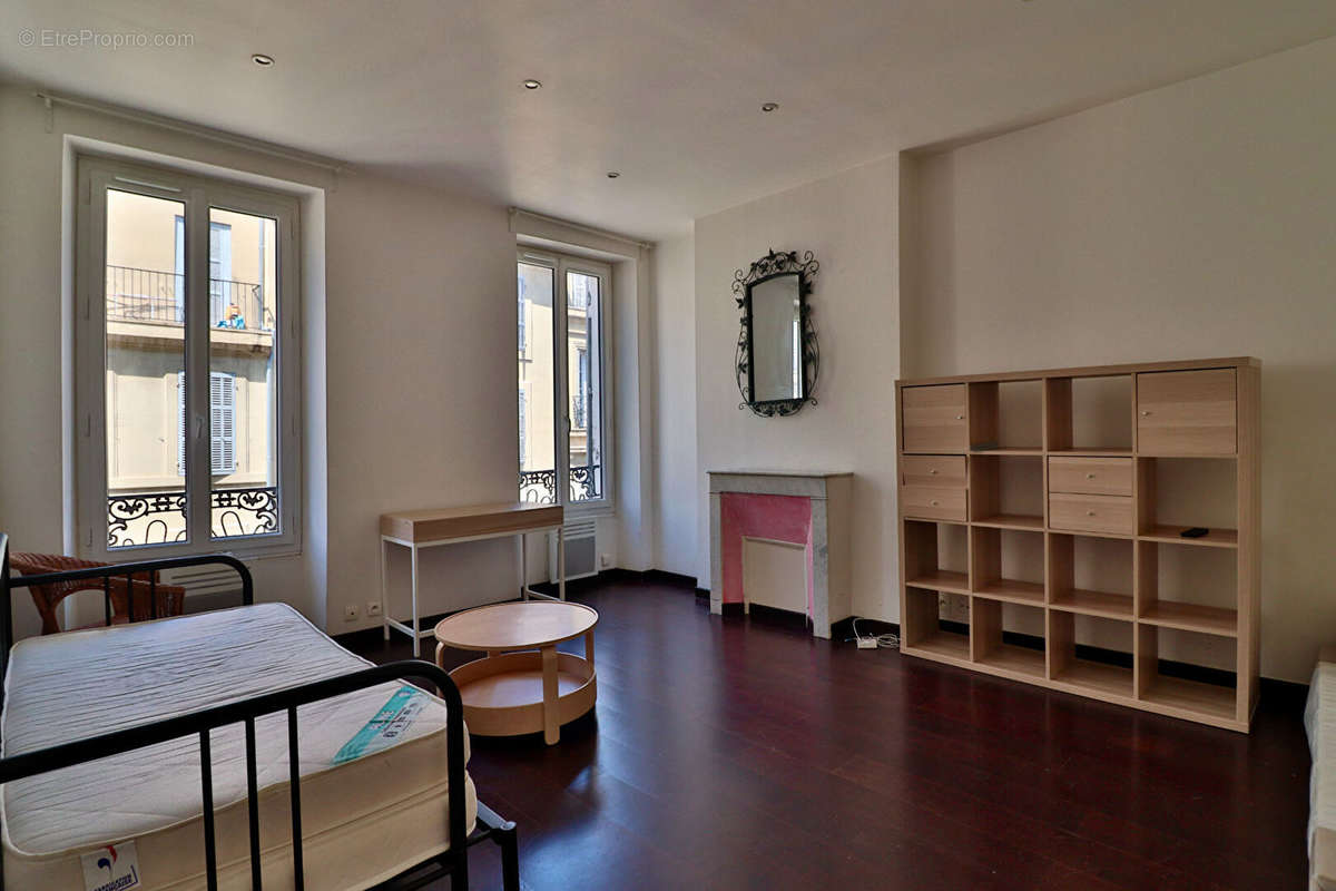 Appartement à MARSEILLE-3E