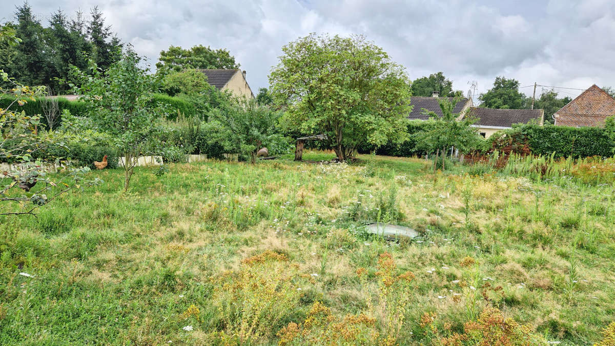 Terrain à SAINT-SULPICE