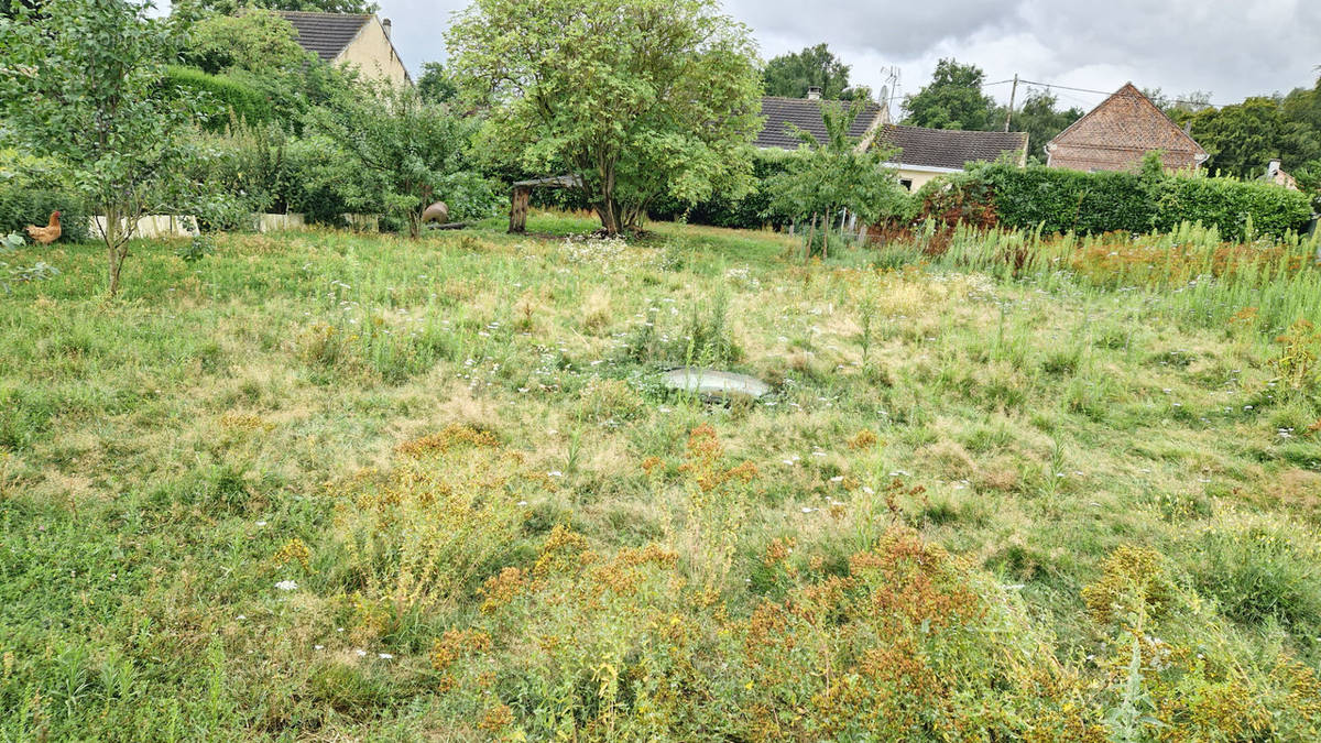 Terrain à SAINT-SULPICE