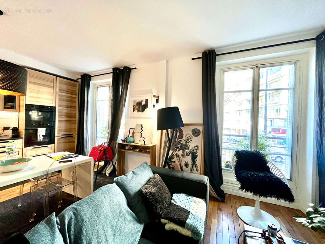 Appartement à PARIS-16E