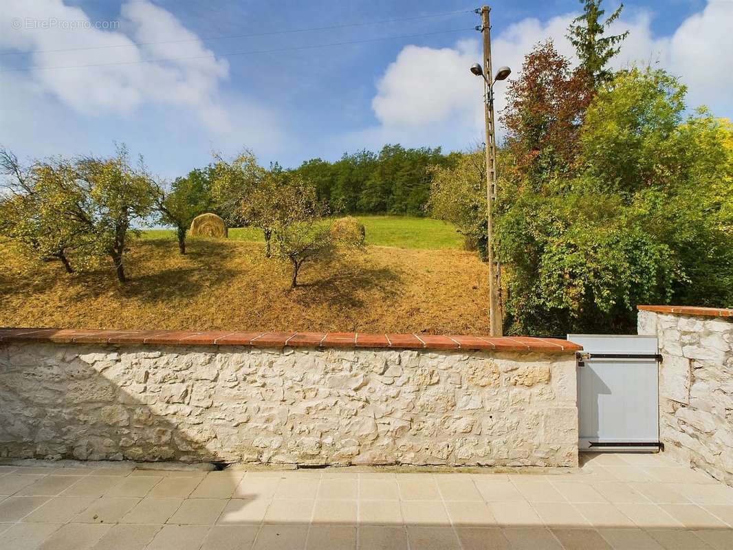 Maison à MONTAIGU-DE-QUERCY